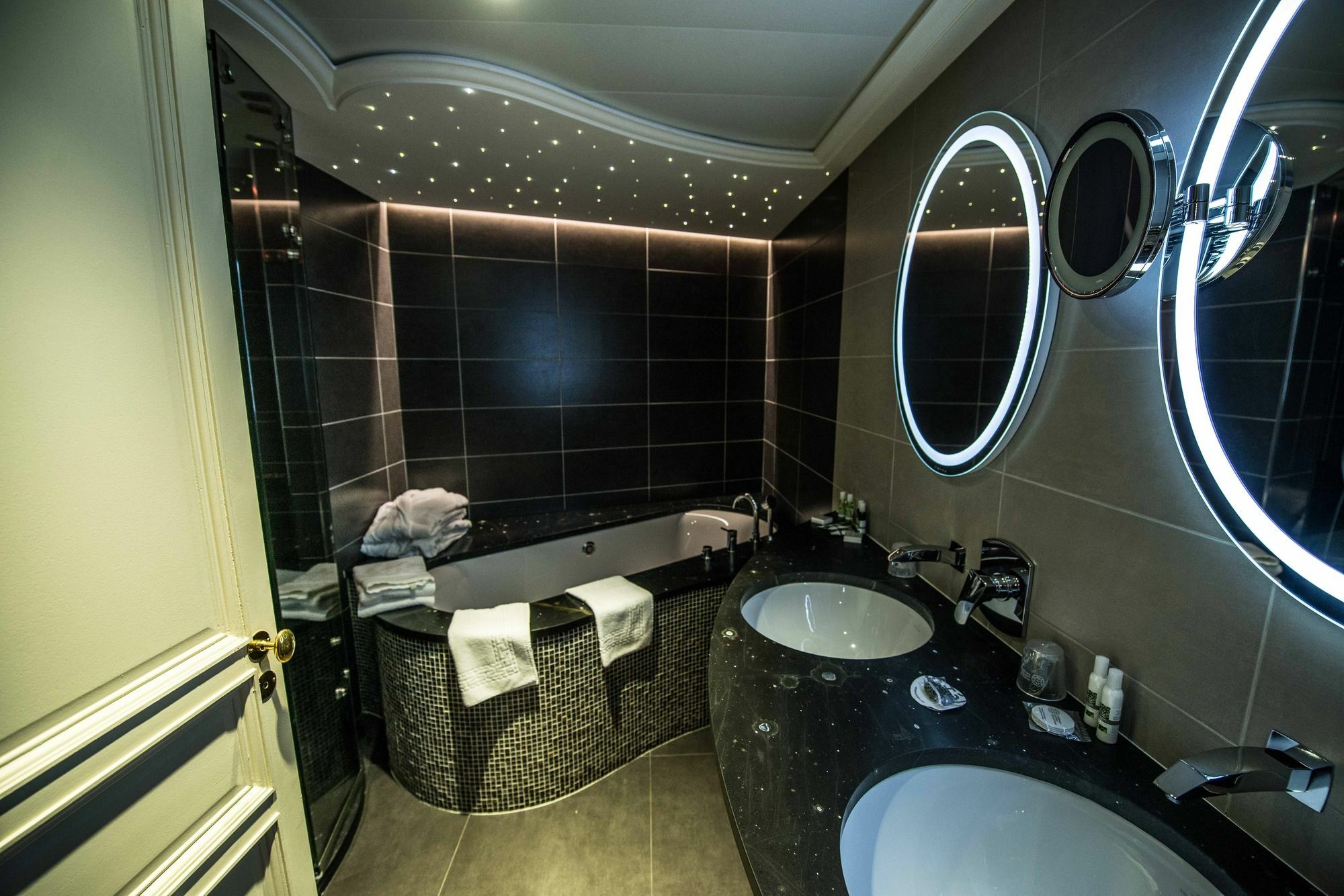 La Cour Berbisey - Teritoria Hotel Dijon Bagian luar foto